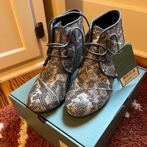 NWT, Toms Kala Wedge bootie